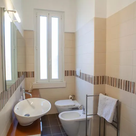 Bright And Comfy In A Beautiful Contemporary מילאנו