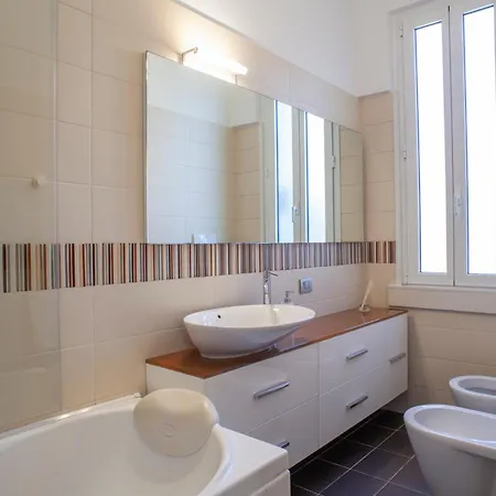 Bright And Comfy In A Beautiful Contemporary דירה
