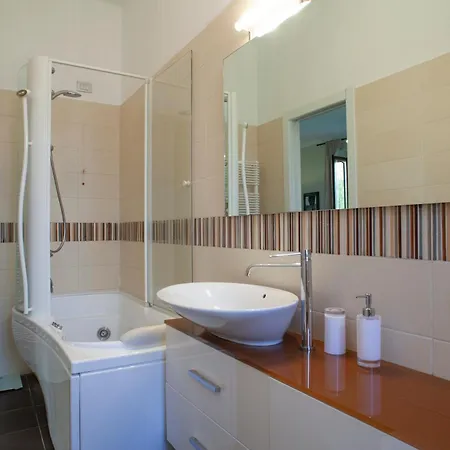 דירה Bright And Comfy In A Beautiful Contemporary מילאנו