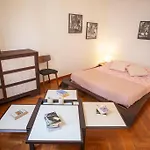 Bright And Comfy In A Beautiful Contemporary
