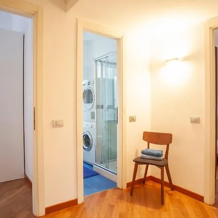 Bright And Comfy In A Beautiful Contemporary Apartment Mailand