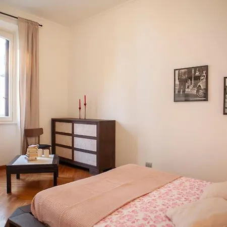 Bright And Comfy In A Beautiful Contemporary ミラノ