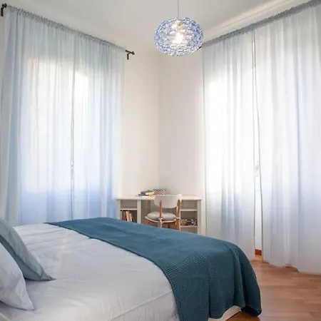 Bright And Comfy In A Beautiful Contemporary アパート