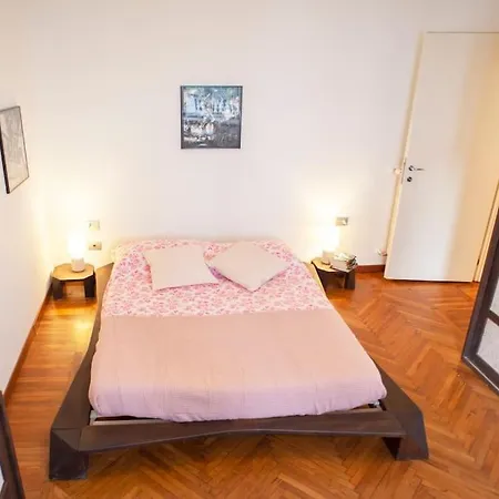 Bright And Comfy In A Beautiful Contemporary ミラノ