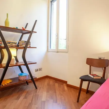 Bright And Comfy In A Beautiful Contemporary * ミラノ