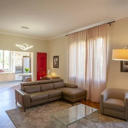 Bright And Comfy In A Beautiful Contemporary Apartment Mailand