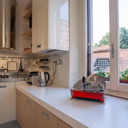 Bright And Comfy In A Beautiful Contemporary ミラノ
