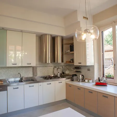 アパート Bright And Comfy In A Beautiful Contemporary ミラノ