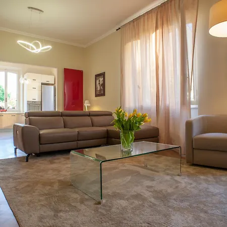 Bright And Comfy In A Beautiful Contemporary アパート ミラノ